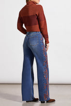 Load image into Gallery viewer, Tribal Brooke Hugging Jeans with Embroidery in Bluewash
